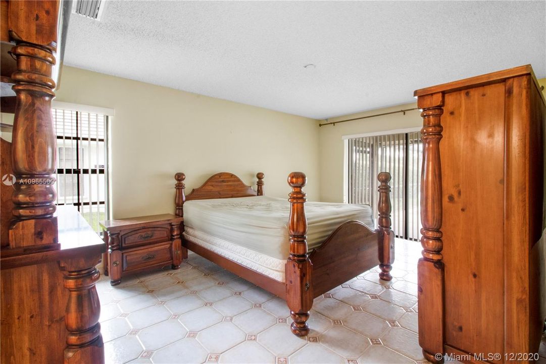 Recently Sold: $460,000 (4 beds, 2 baths, 2154 Square Feet)