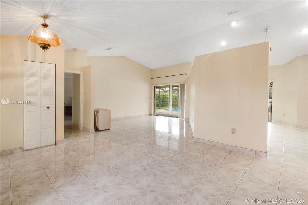 Recently Sold: $460,000 (4 beds, 2 baths, 2154 Square Feet)