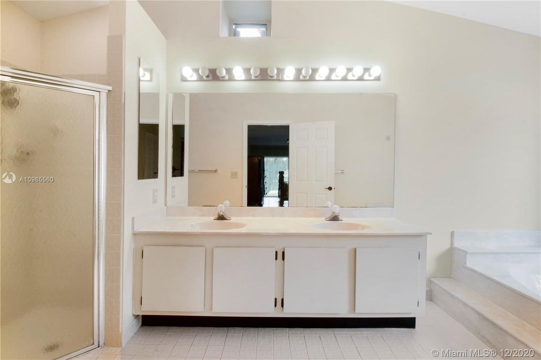 Recently Sold: $460,000 (4 beds, 2 baths, 2154 Square Feet)