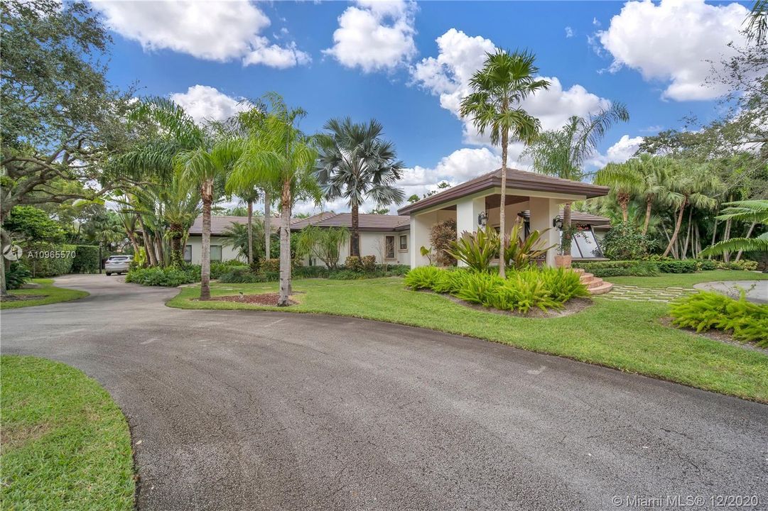 Vendido Recientemente: $1,749,000 (4 camas, 3 baños, 3641 Pies cuadrados)