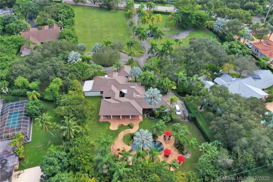 Vendido Recientemente: $1,749,000 (4 camas, 3 baños, 3641 Pies cuadrados)