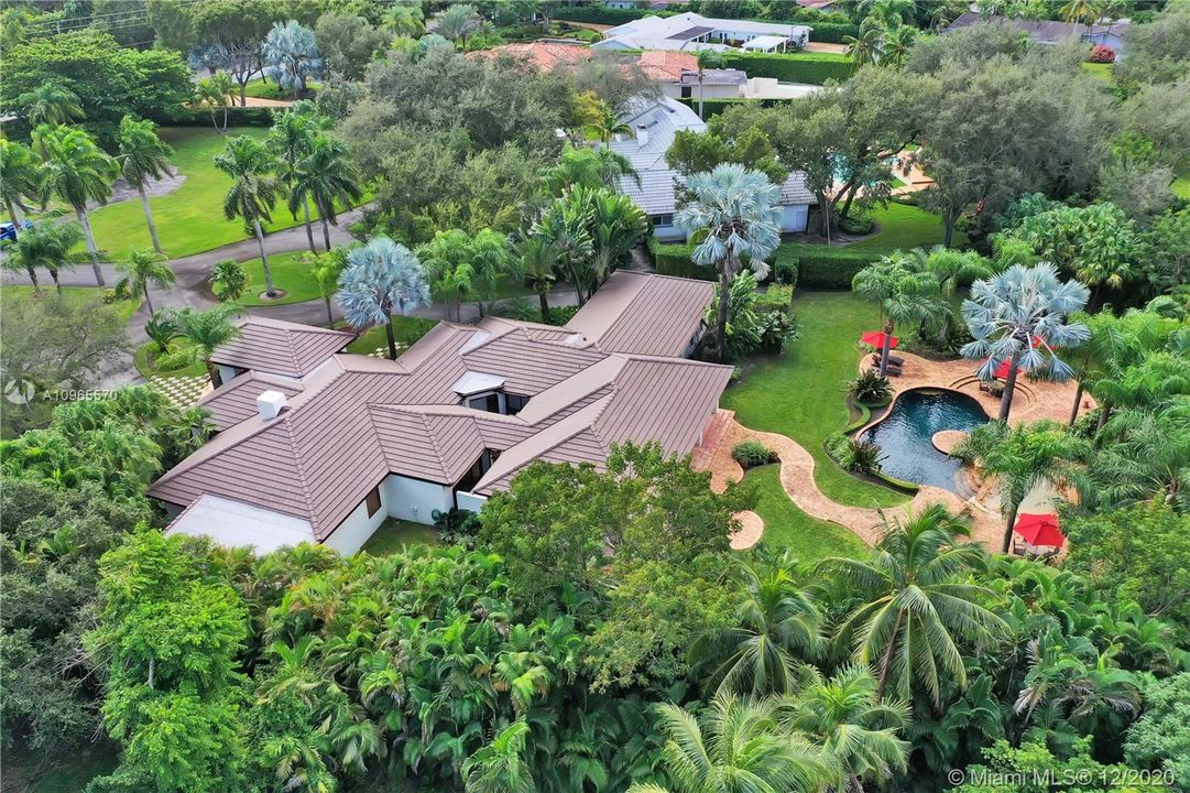 Vendido Recientemente: $1,749,000 (4 camas, 3 baños, 3641 Pies cuadrados)