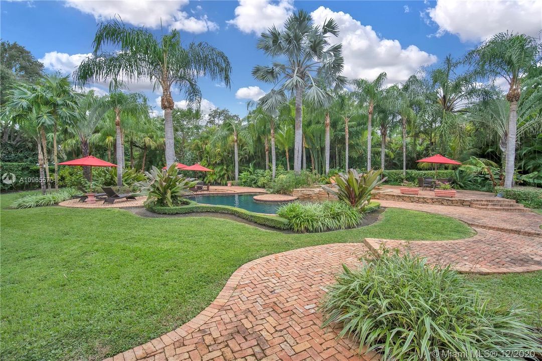 Vendido Recientemente: $1,749,000 (4 camas, 3 baños, 3641 Pies cuadrados)
