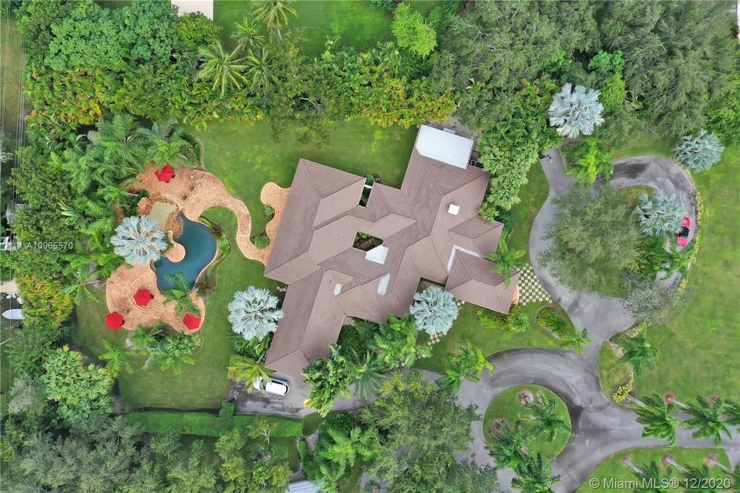 Vendido Recientemente: $1,749,000 (4 camas, 3 baños, 3641 Pies cuadrados)