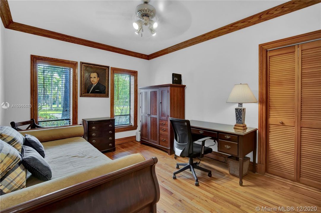 Vendido Recientemente: $1,749,000 (4 camas, 3 baños, 3641 Pies cuadrados)