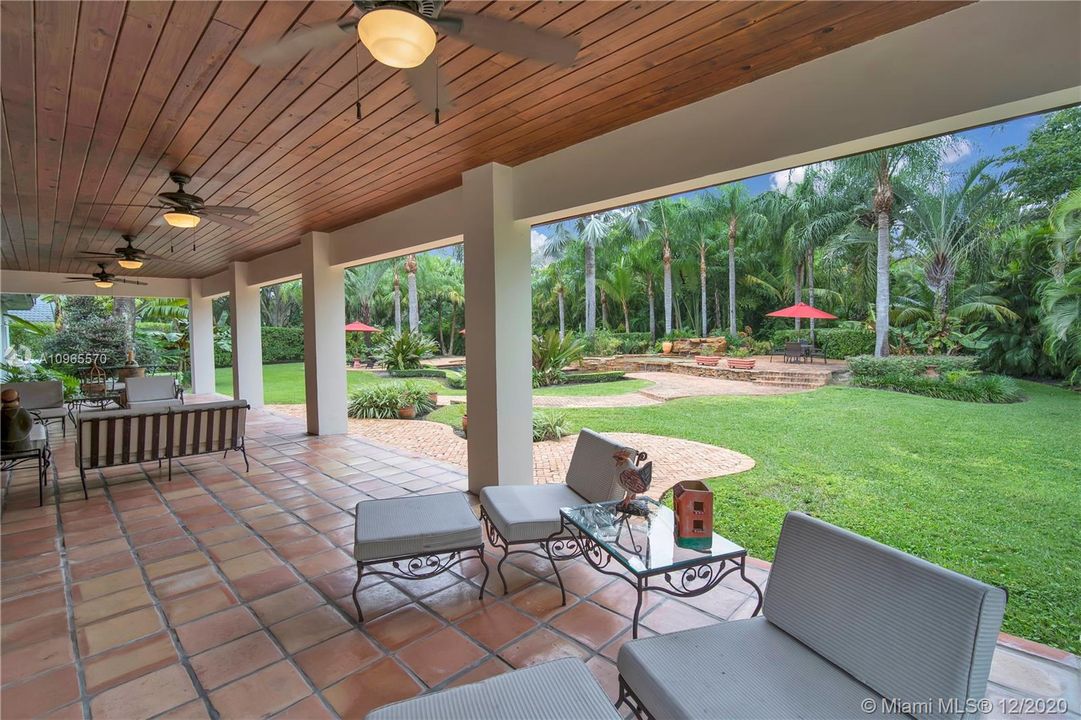 Vendido Recientemente: $1,749,000 (4 camas, 3 baños, 3641 Pies cuadrados)