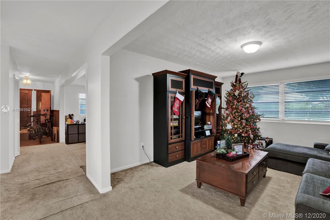 Vendido Recientemente: $469,000 (3 camas, 3 baños, 2607 Pies cuadrados)