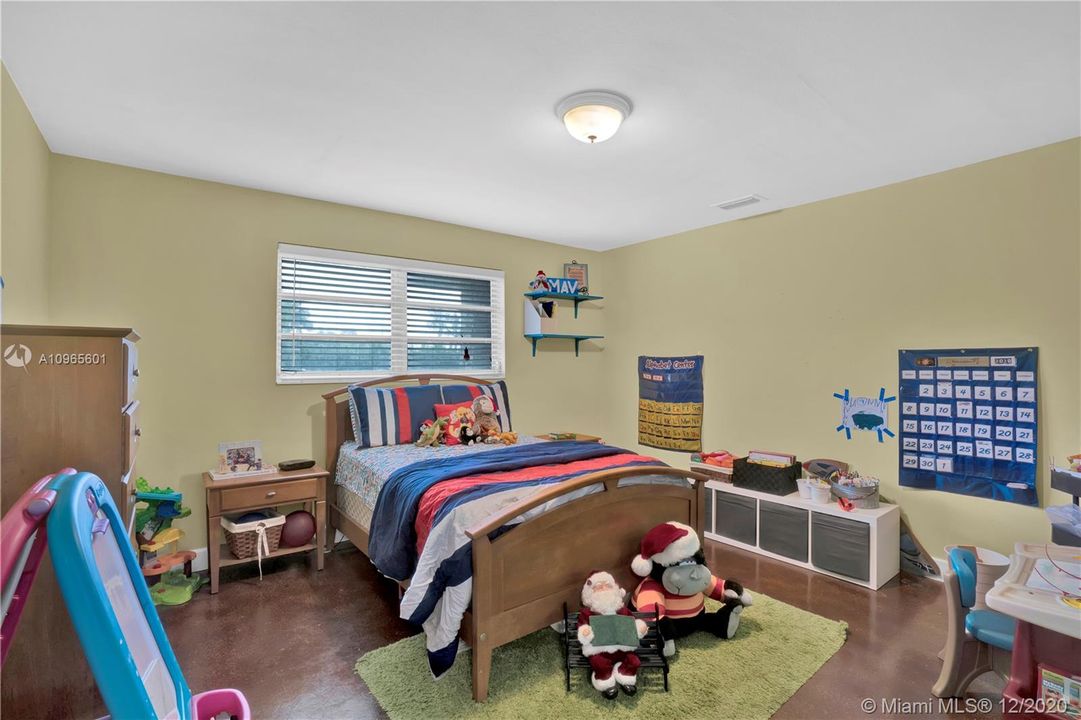 Vendido Recientemente: $469,000 (3 camas, 3 baños, 2607 Pies cuadrados)