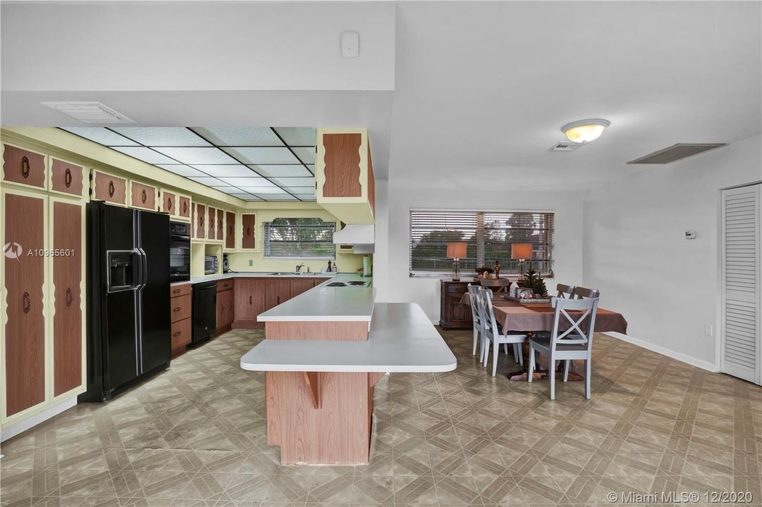 Vendido Recientemente: $469,000 (3 camas, 3 baños, 2607 Pies cuadrados)
