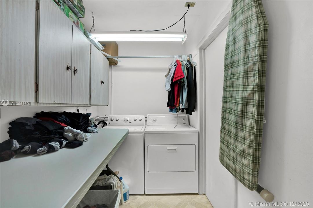 Vendido Recientemente: $469,000 (3 camas, 3 baños, 2607 Pies cuadrados)