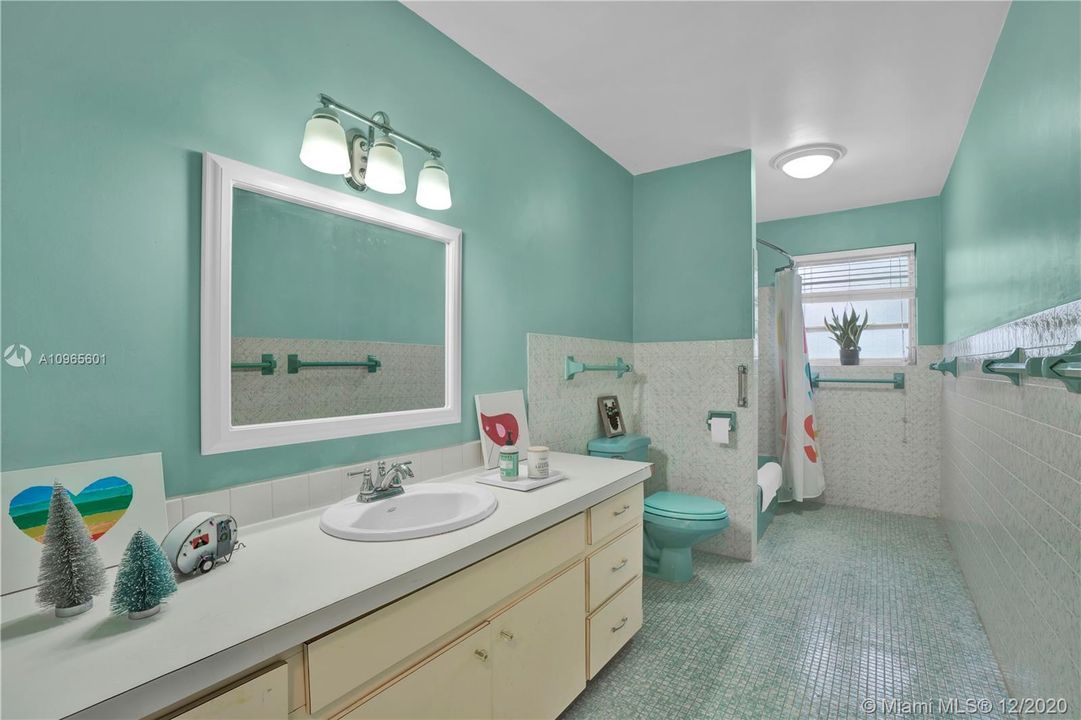Vendido Recientemente: $469,000 (3 camas, 3 baños, 2607 Pies cuadrados)