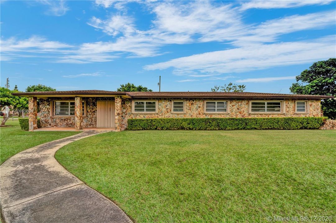 Vendido Recientemente: $469,000 (3 camas, 3 baños, 2607 Pies cuadrados)