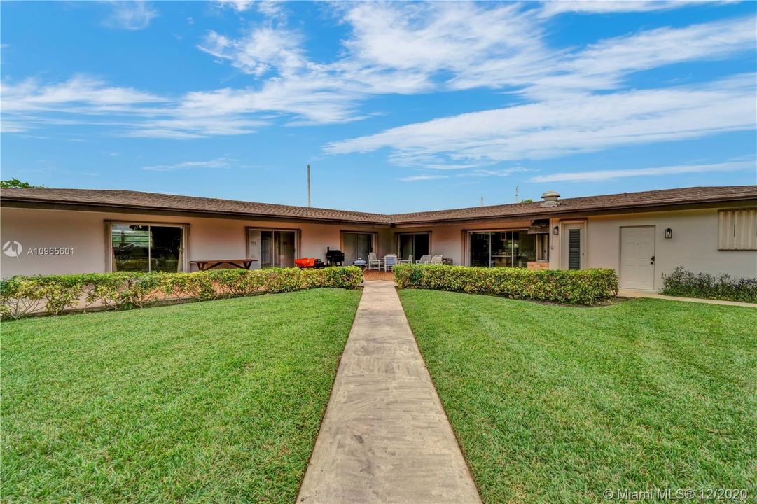 Vendido Recientemente: $469,000 (3 camas, 3 baños, 2607 Pies cuadrados)