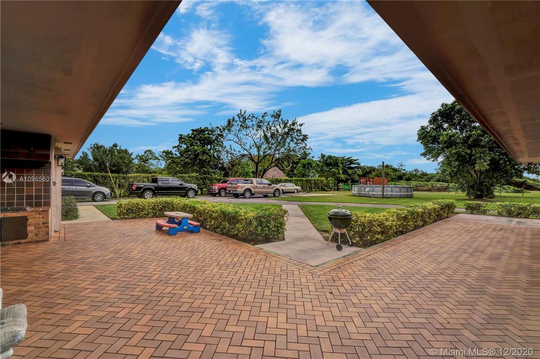 Vendido Recientemente: $469,000 (3 camas, 3 baños, 2607 Pies cuadrados)