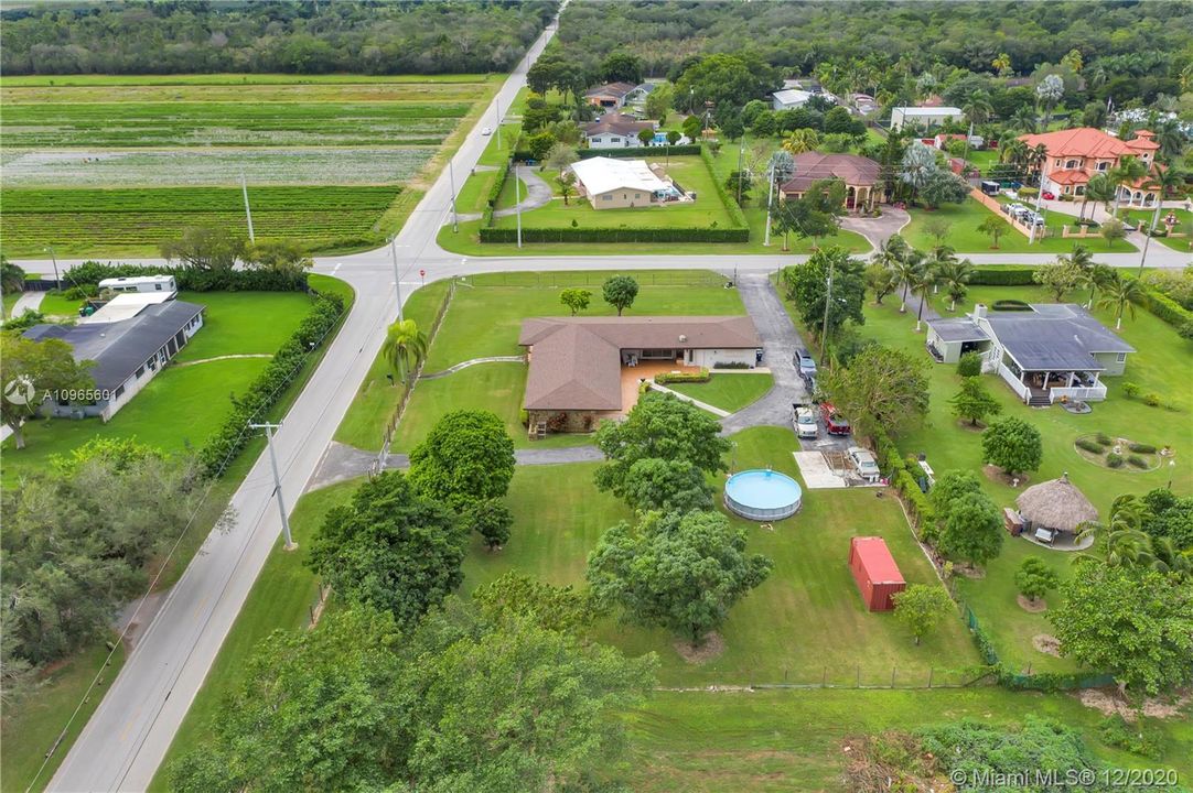 Vendido Recientemente: $469,000 (3 camas, 3 baños, 2607 Pies cuadrados)
