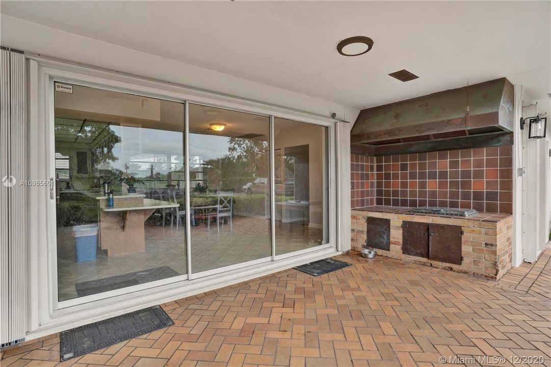 Vendido Recientemente: $469,000 (3 camas, 3 baños, 2607 Pies cuadrados)