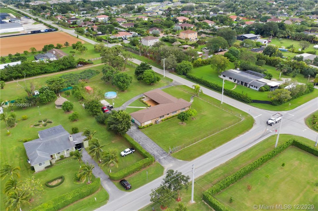 Vendido Recientemente: $469,000 (3 camas, 3 baños, 2607 Pies cuadrados)