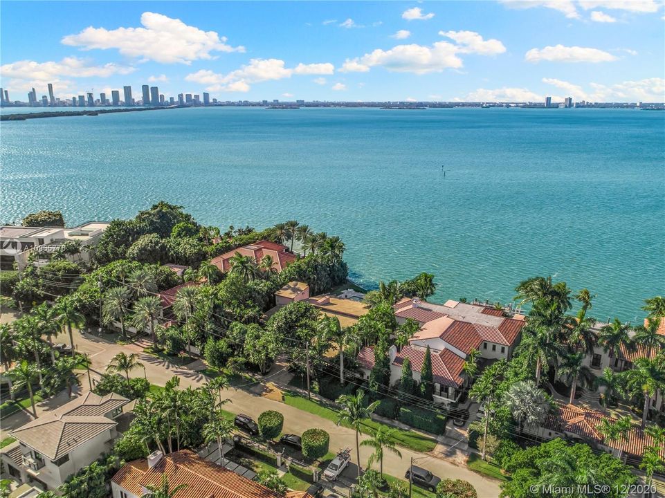 Recently Sold: $10,900,000 (5 beds, 4 baths, 3803 Square Feet)