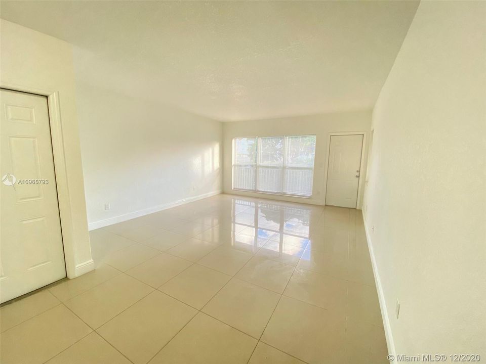 Recently Rented: $1,950 (2 beds, 2 baths, 1100 Square Feet)