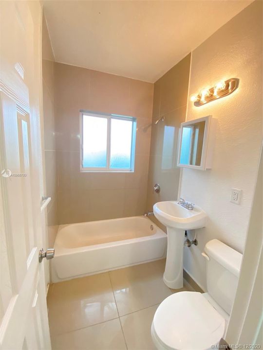 Recently Rented: $1,950 (2 beds, 2 baths, 1100 Square Feet)