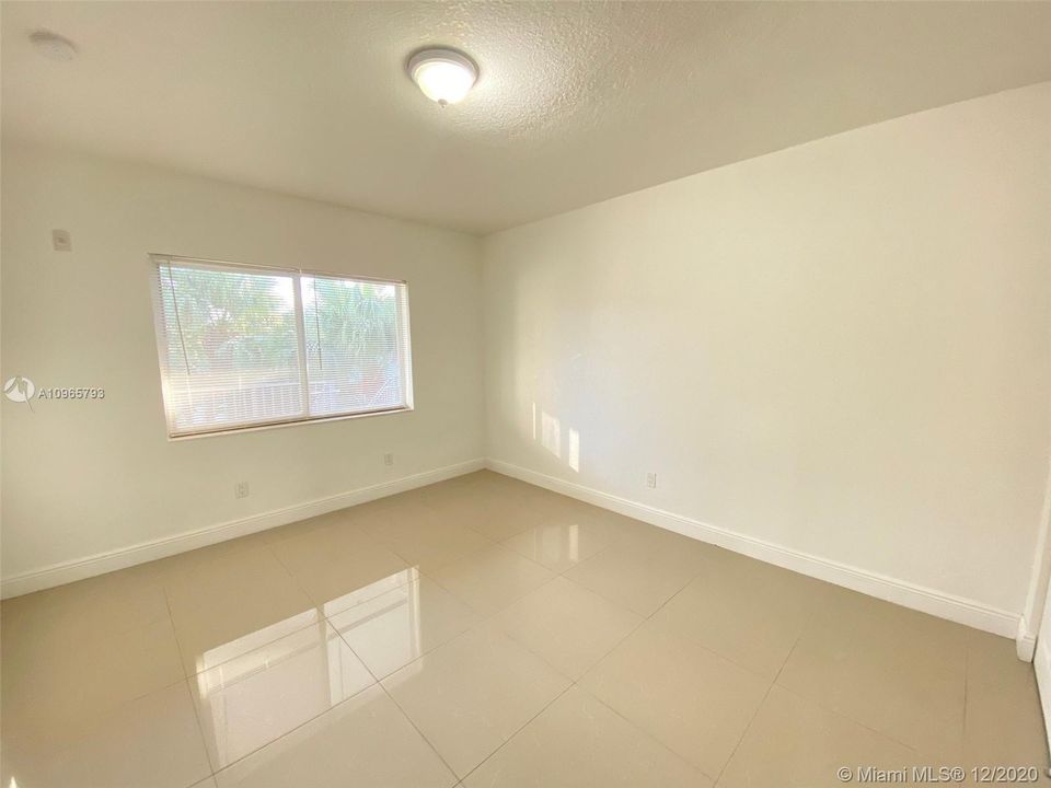 Recently Rented: $1,950 (2 beds, 2 baths, 1100 Square Feet)