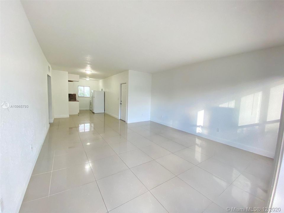 Recently Rented: $1,950 (2 beds, 2 baths, 1100 Square Feet)