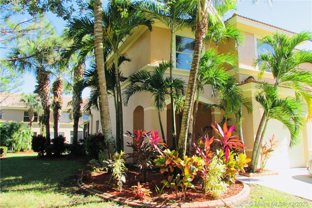 Vendido Recientemente: $279,900 (3 camas, 2 baños, 1579 Pies cuadrados)