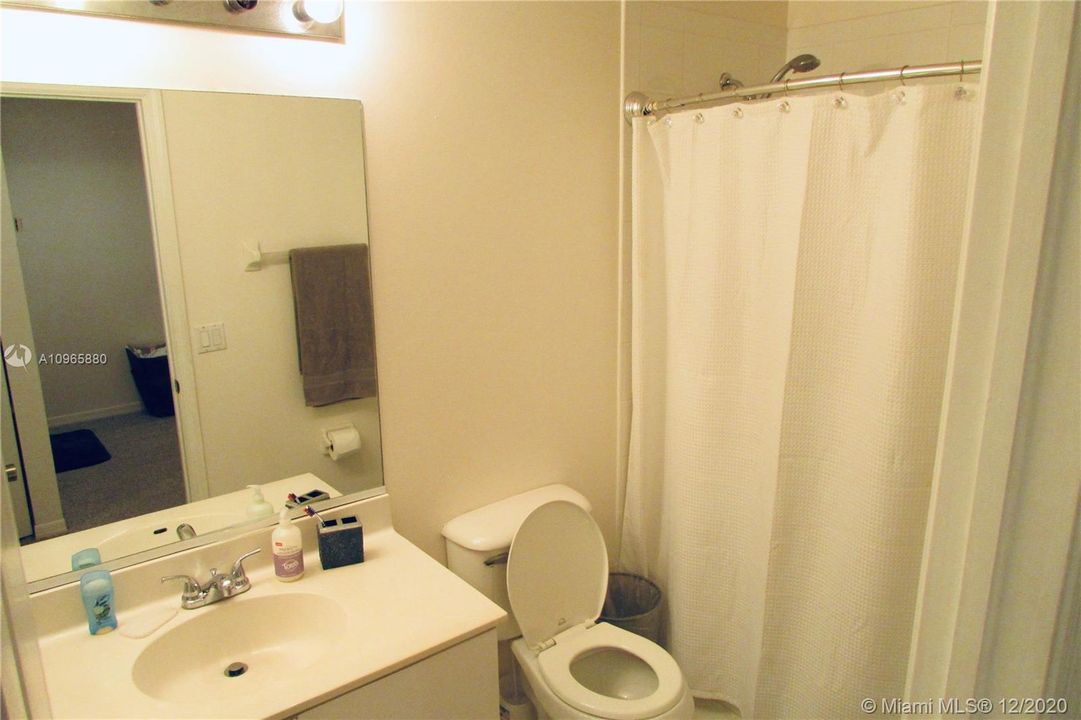Vendido Recientemente: $279,900 (3 camas, 2 baños, 1579 Pies cuadrados)