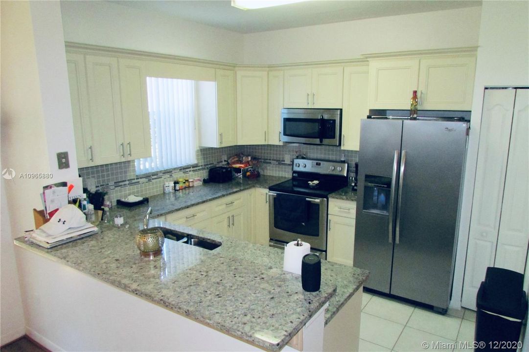 Vendido Recientemente: $279,900 (3 camas, 2 baños, 1579 Pies cuadrados)
