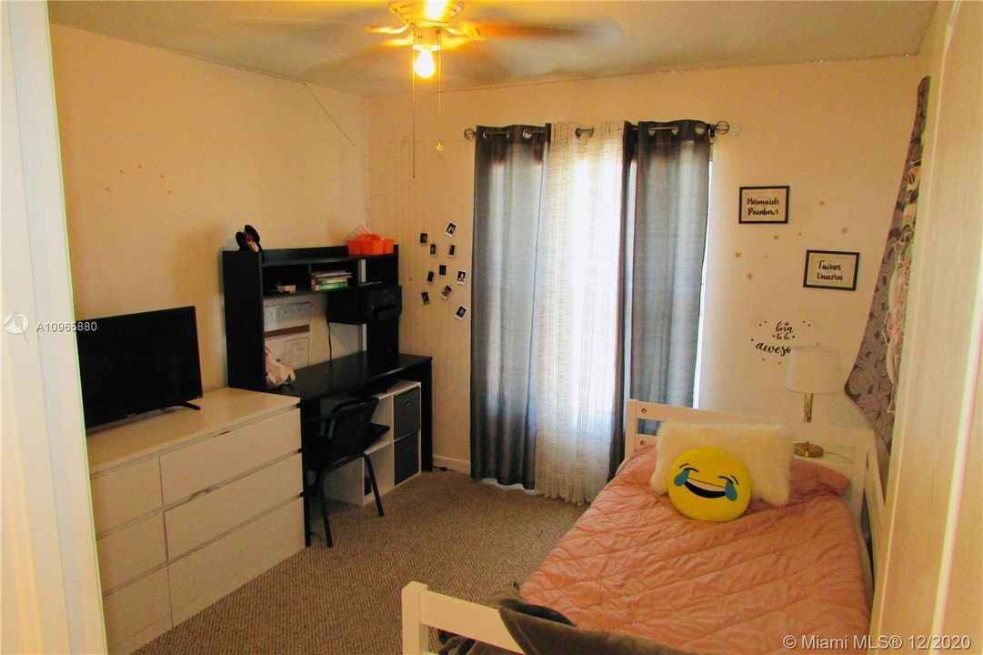 Vendido Recientemente: $279,900 (3 camas, 2 baños, 1579 Pies cuadrados)