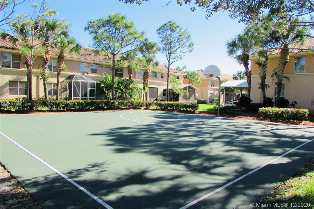 Vendido Recientemente: $279,900 (3 camas, 2 baños, 1579 Pies cuadrados)