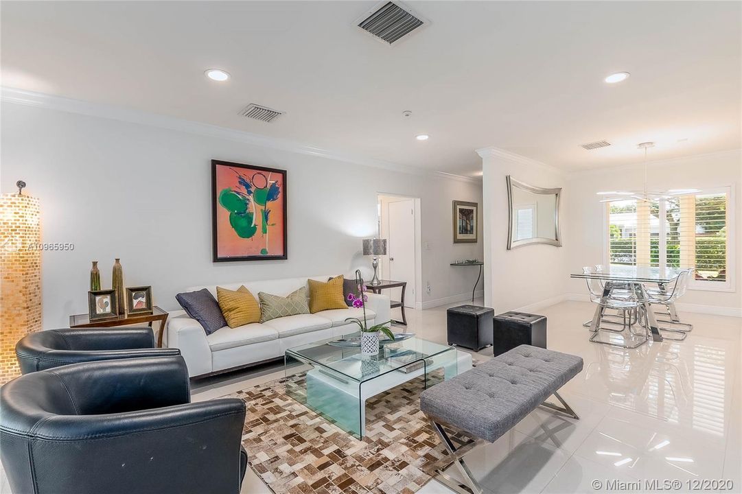 Recently Sold: $915,000 (4 beds, 2 baths, 1868 Square Feet)