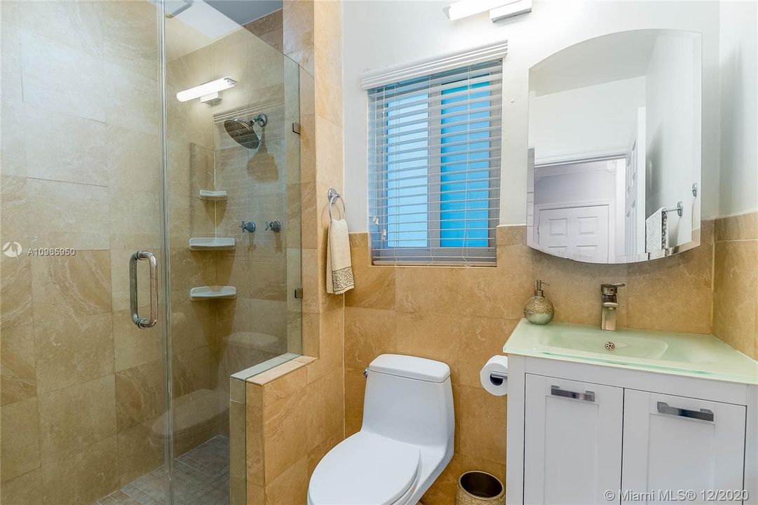 Recently Sold: $915,000 (4 beds, 2 baths, 1868 Square Feet)