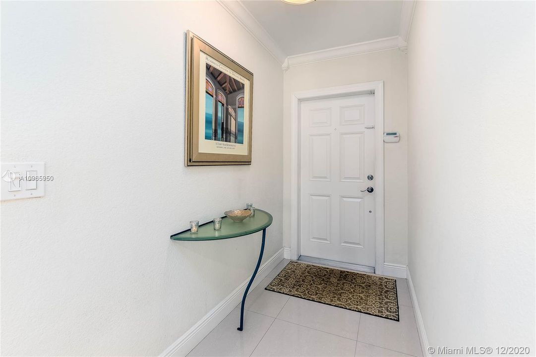 Recently Sold: $915,000 (4 beds, 2 baths, 1868 Square Feet)