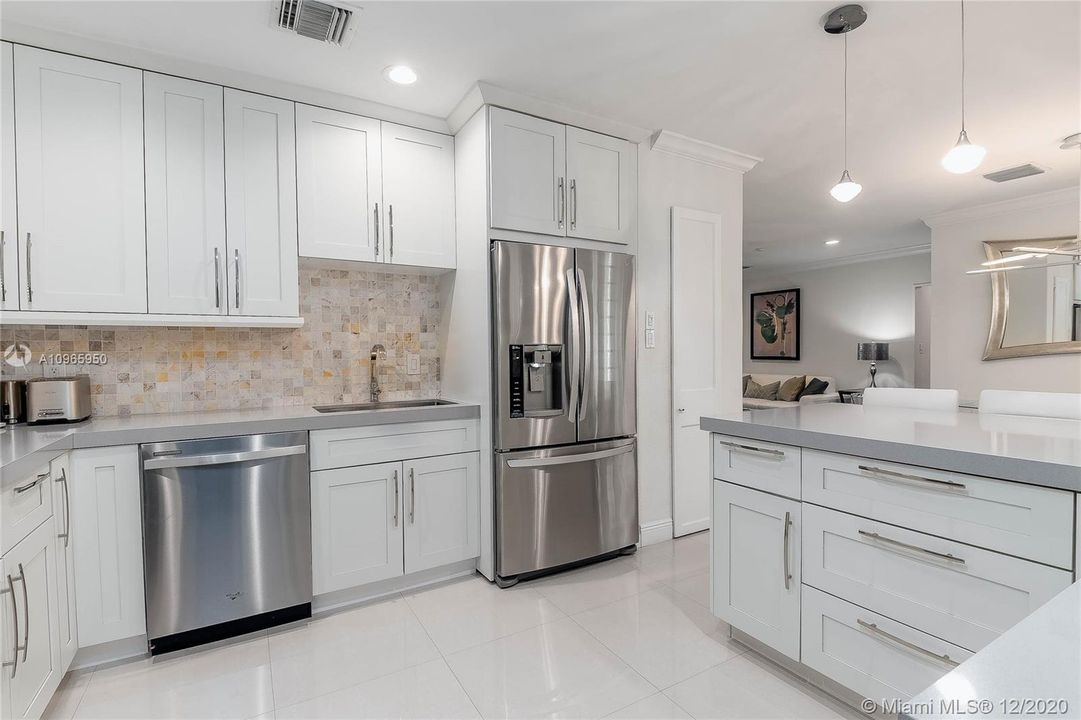 Recently Sold: $915,000 (4 beds, 2 baths, 1868 Square Feet)