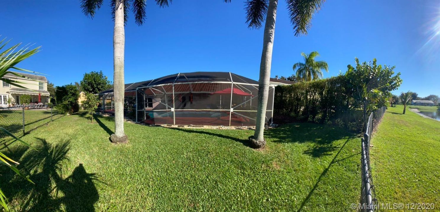 Vendido Recientemente: $474,000 (4 camas, 2 baños, 2105 Pies cuadrados)