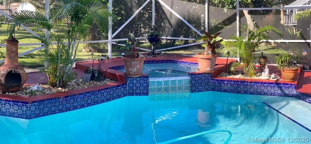 Vendido Recientemente: $474,000 (4 camas, 2 baños, 2105 Pies cuadrados)