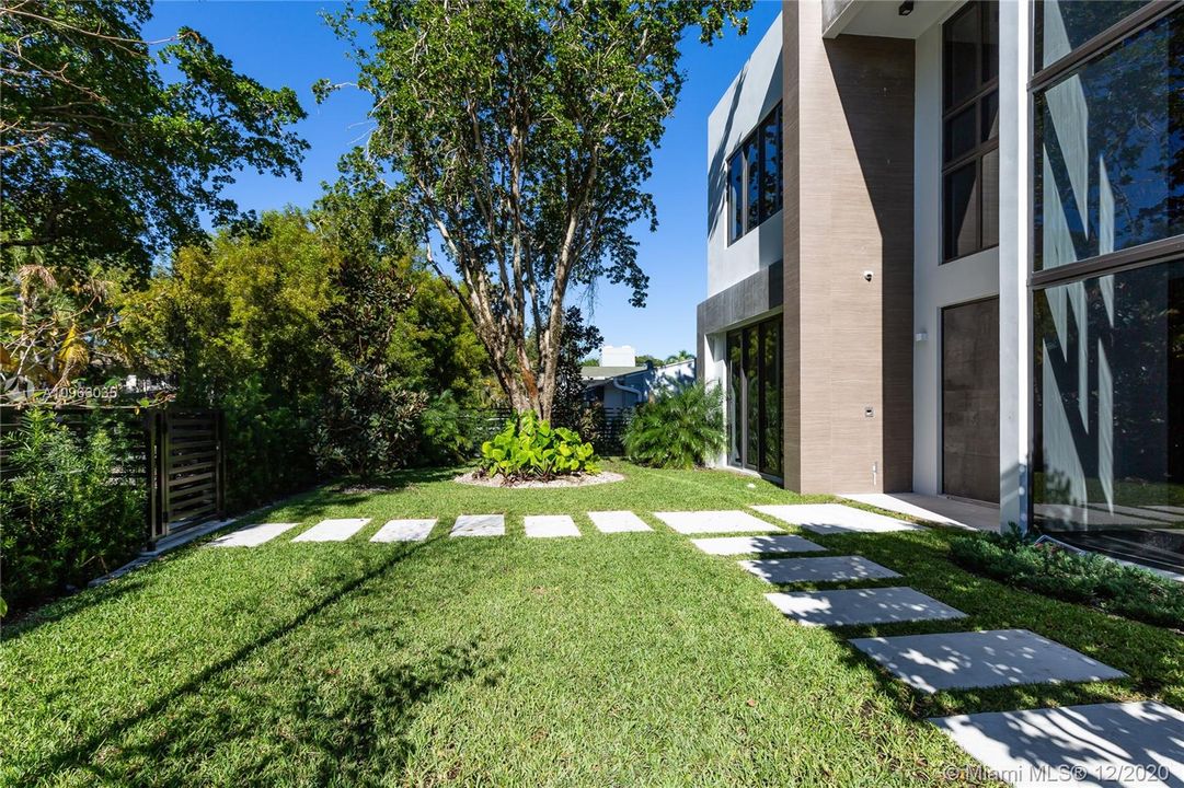 Recently Sold: $3,300,000 (5 beds, 5 baths, 0 Square Feet)