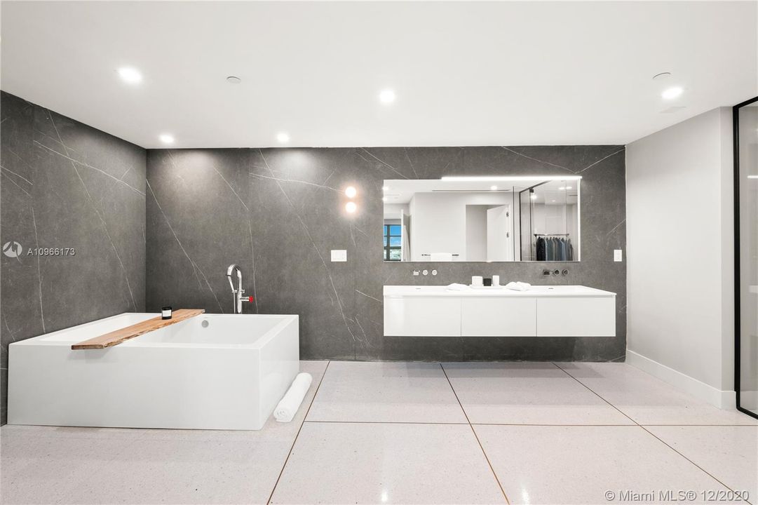 Recently Sold: $1,999,999 (2 beds, 2 baths, 3078 Square Feet)