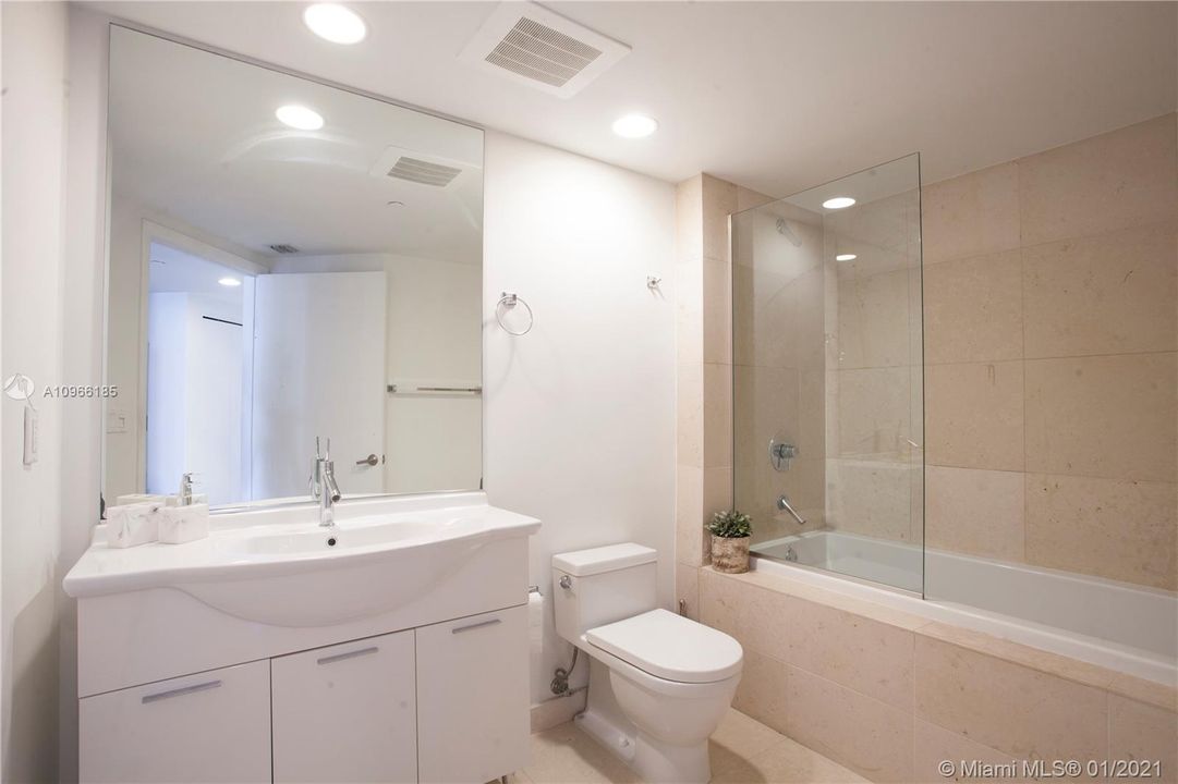最近售出: $289,000 (0 贝兹, 1 浴室, 598 平方英尺)