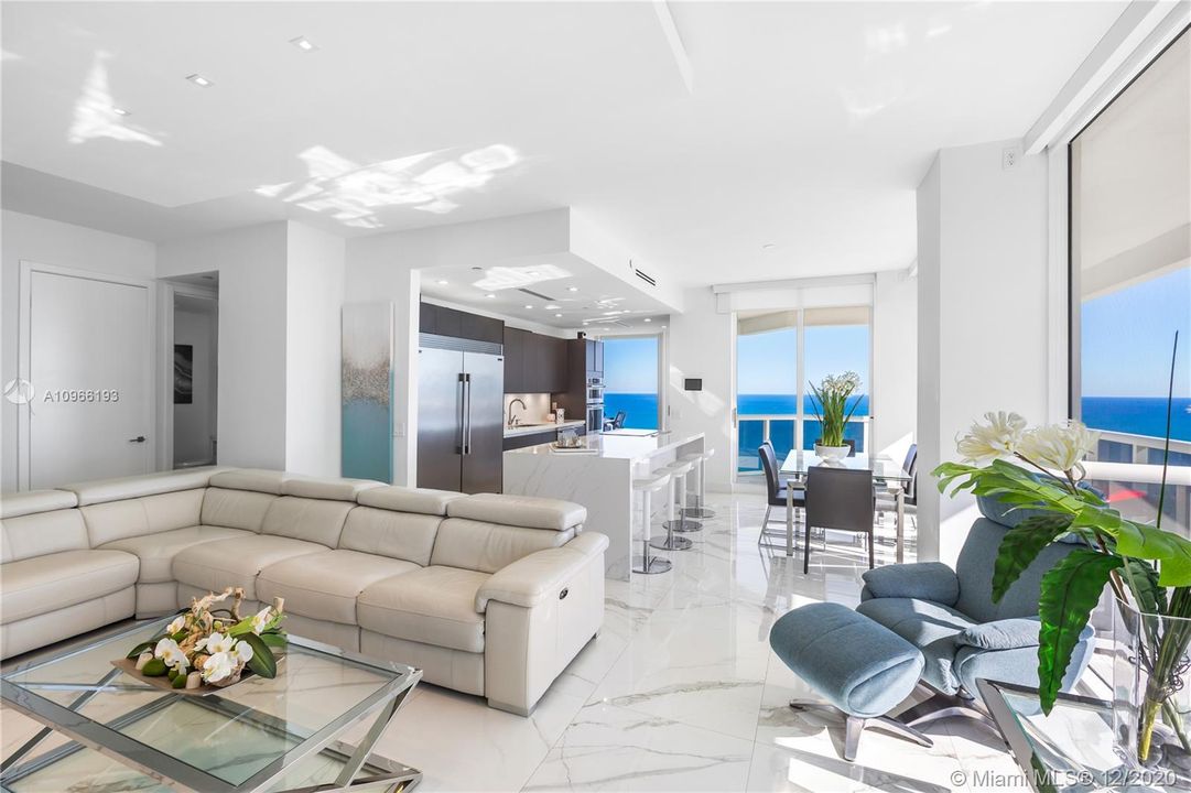 Vendido Recientemente: $2,595,000 (3 camas, 3 baños, 2010 Pies cuadrados)