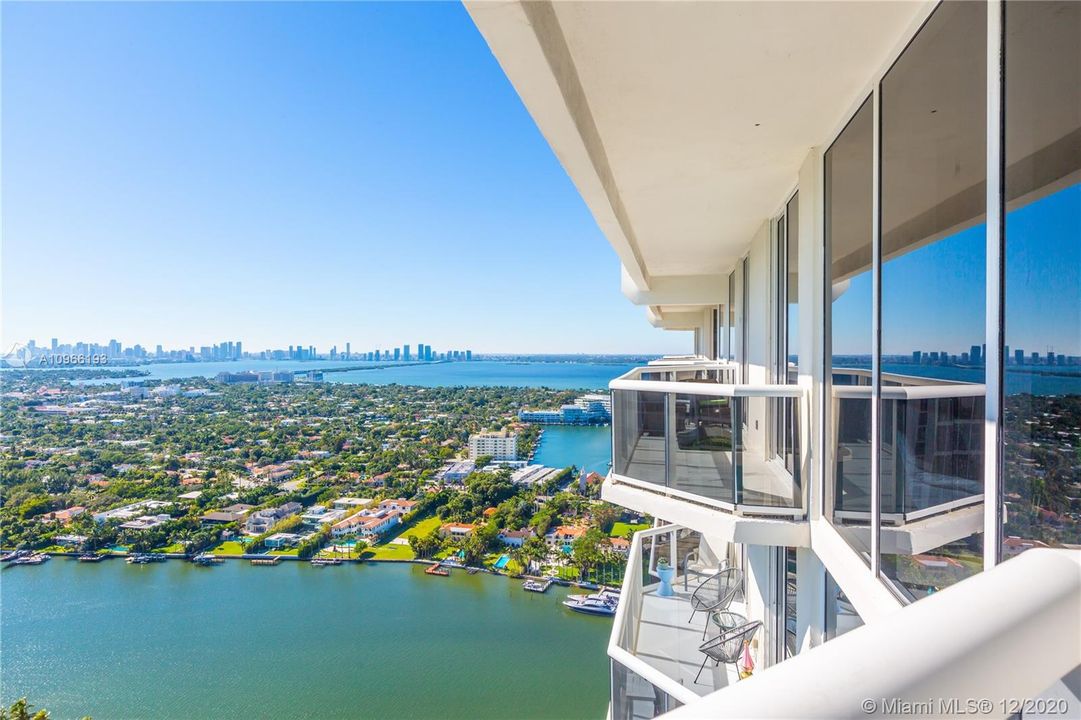 Vendido Recientemente: $2,595,000 (3 camas, 3 baños, 2010 Pies cuadrados)