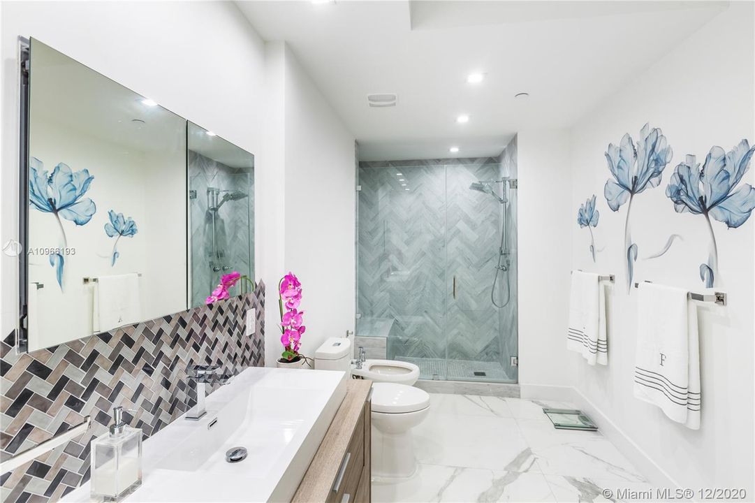 Vendido Recientemente: $2,595,000 (3 camas, 3 baños, 2010 Pies cuadrados)