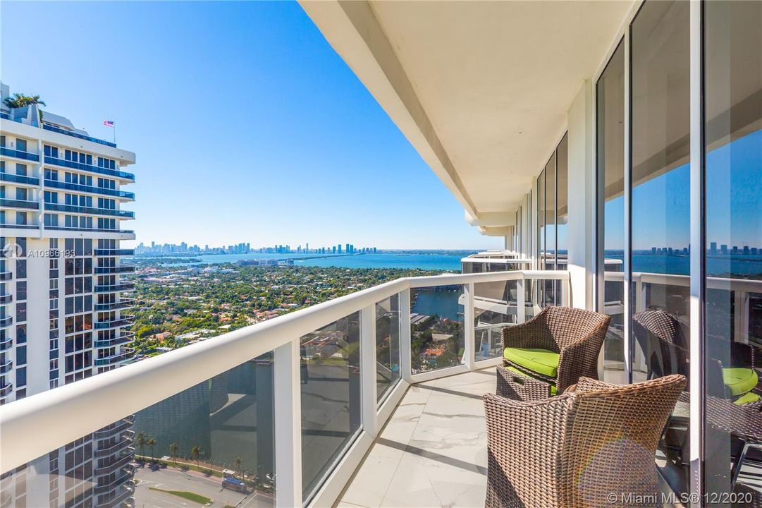 Vendido Recientemente: $2,595,000 (3 camas, 3 baños, 2010 Pies cuadrados)