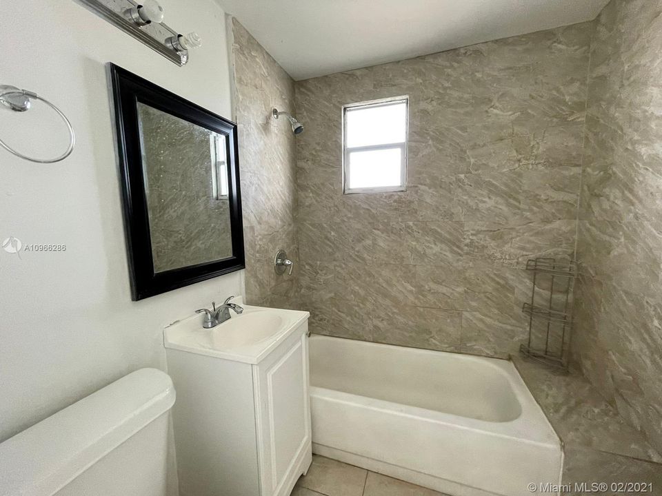 Недавно арендовано: $930 (1 спален, 1 ванн, 500 Квадратных фут)