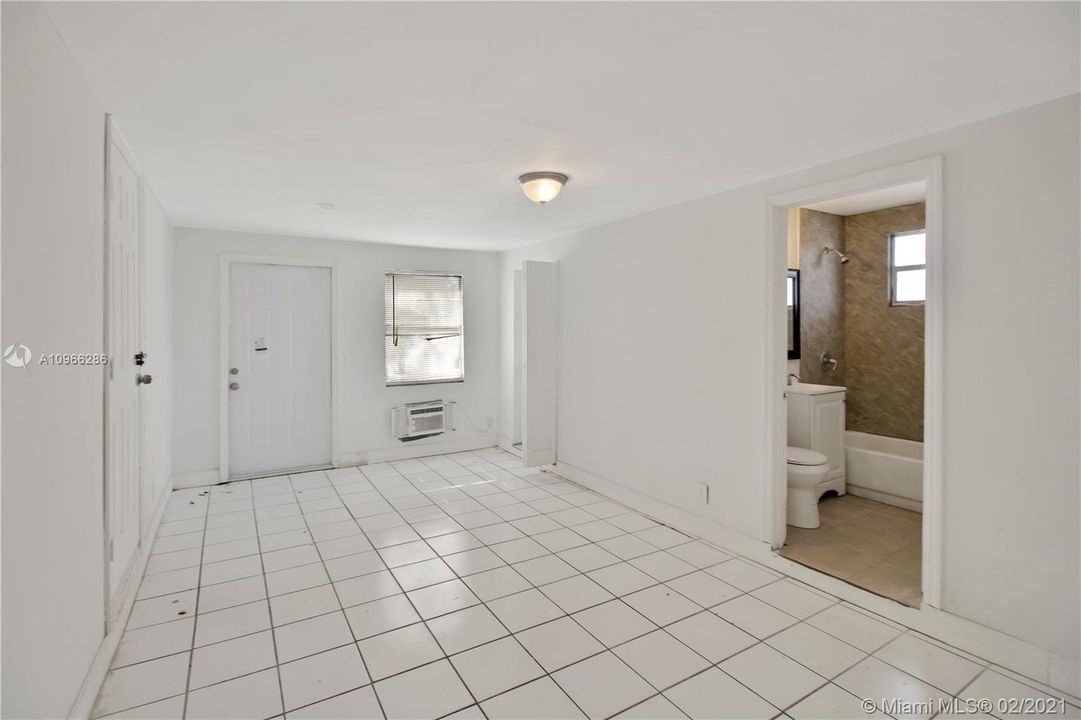 Недавно арендовано: $930 (1 спален, 1 ванн, 500 Квадратных фут)