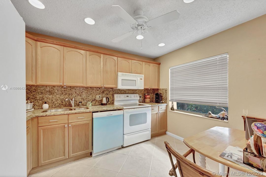 Vendido Recientemente: $219,900 (3 camas, 2 baños, 1411 Pies cuadrados)