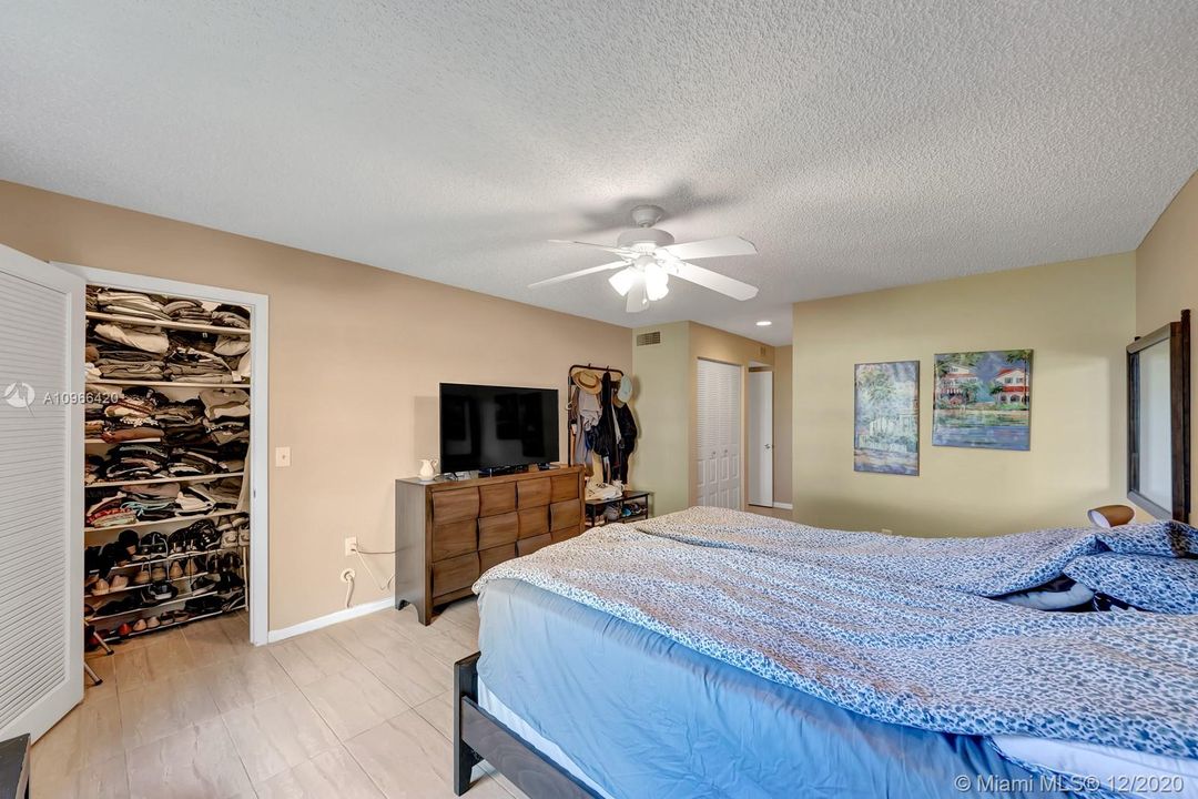 Vendido Recientemente: $219,900 (3 camas, 2 baños, 1411 Pies cuadrados)