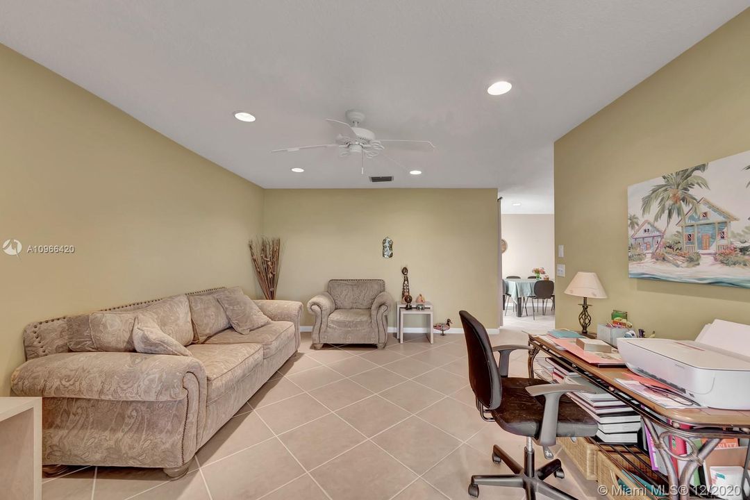 Vendido Recientemente: $219,900 (3 camas, 2 baños, 1411 Pies cuadrados)