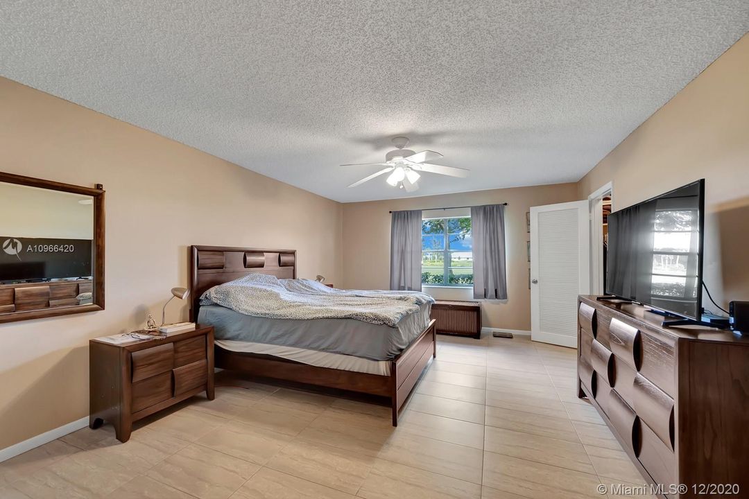 Vendido Recientemente: $219,900 (3 camas, 2 baños, 1411 Pies cuadrados)